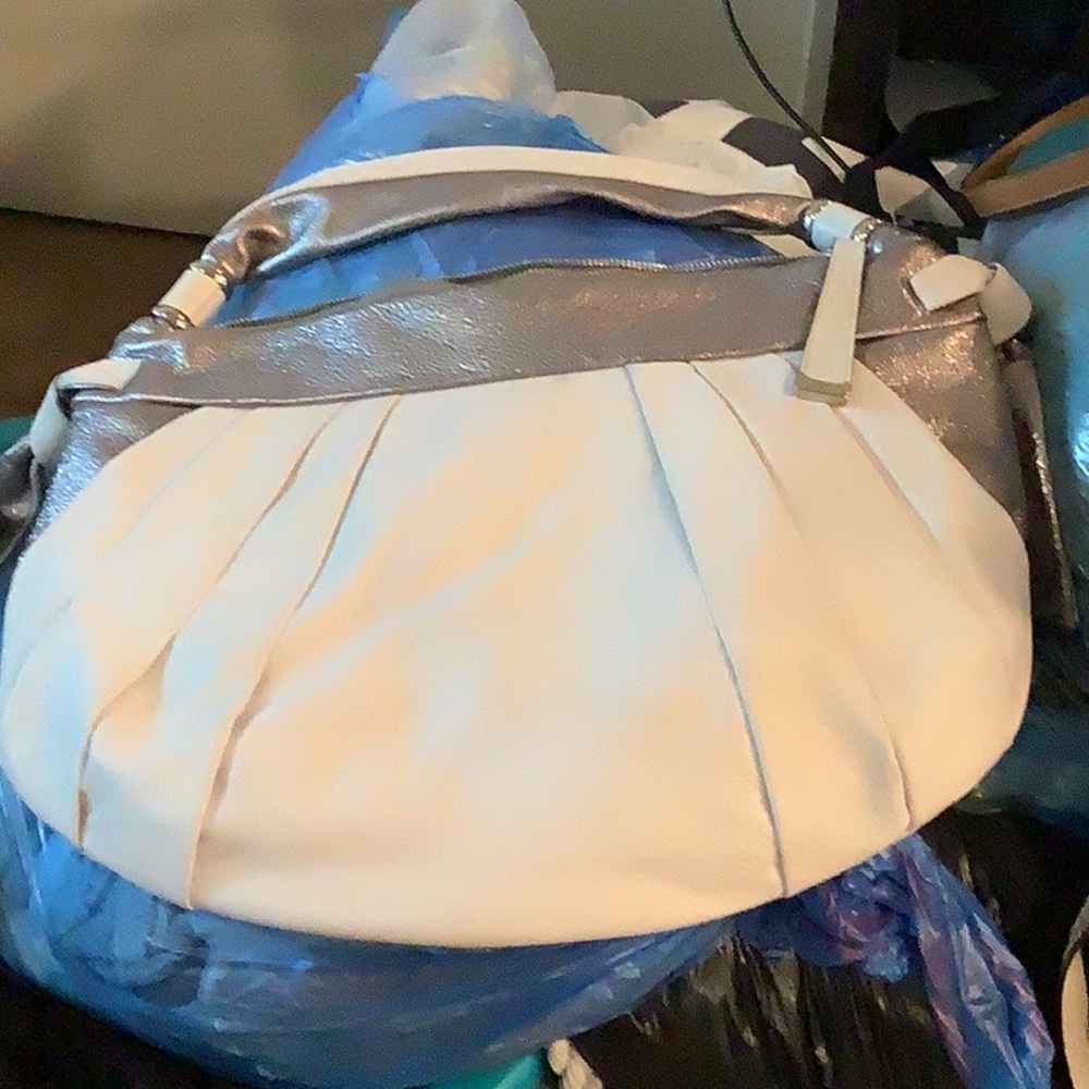 B Makowsky White N Dark Silver Metallic Bag In Good Used condition